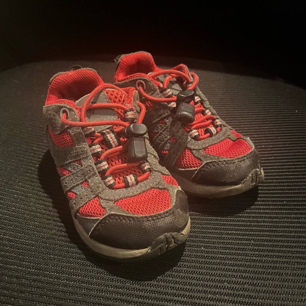 Toddler 8 Columbia sneakers